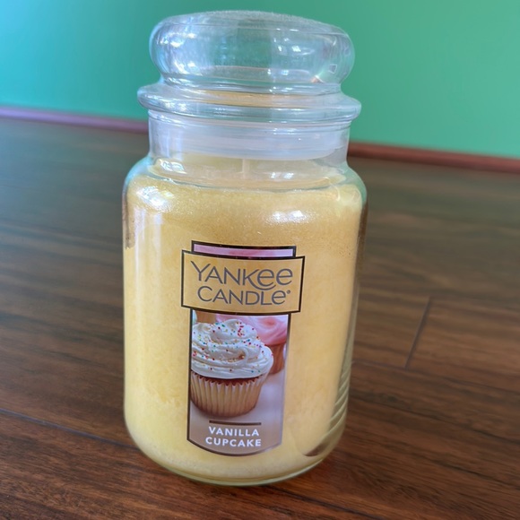 Yankee Candle Other - 🌼🌼NWT Yankee Candle “Vanilla Cupcake”🌼🌼